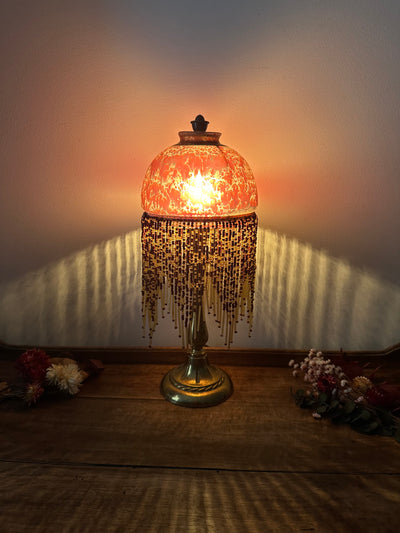 Lampe style Charleston globe mauve socle en laiton