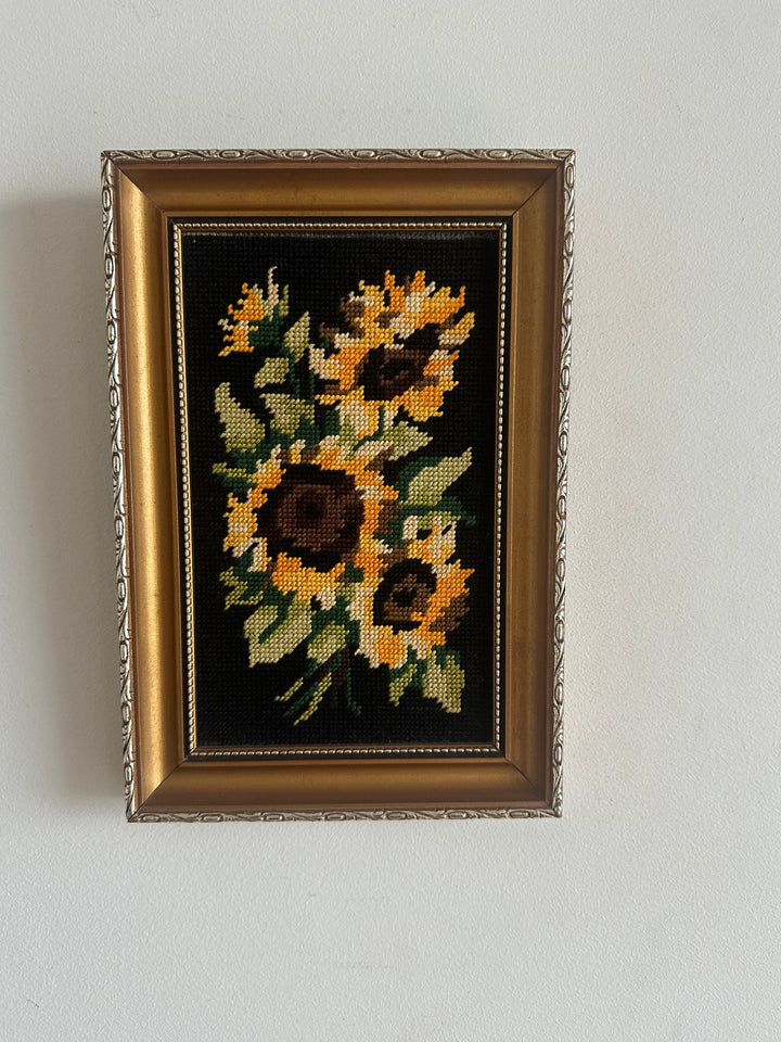 Broderie au point de croix motifs tournesols