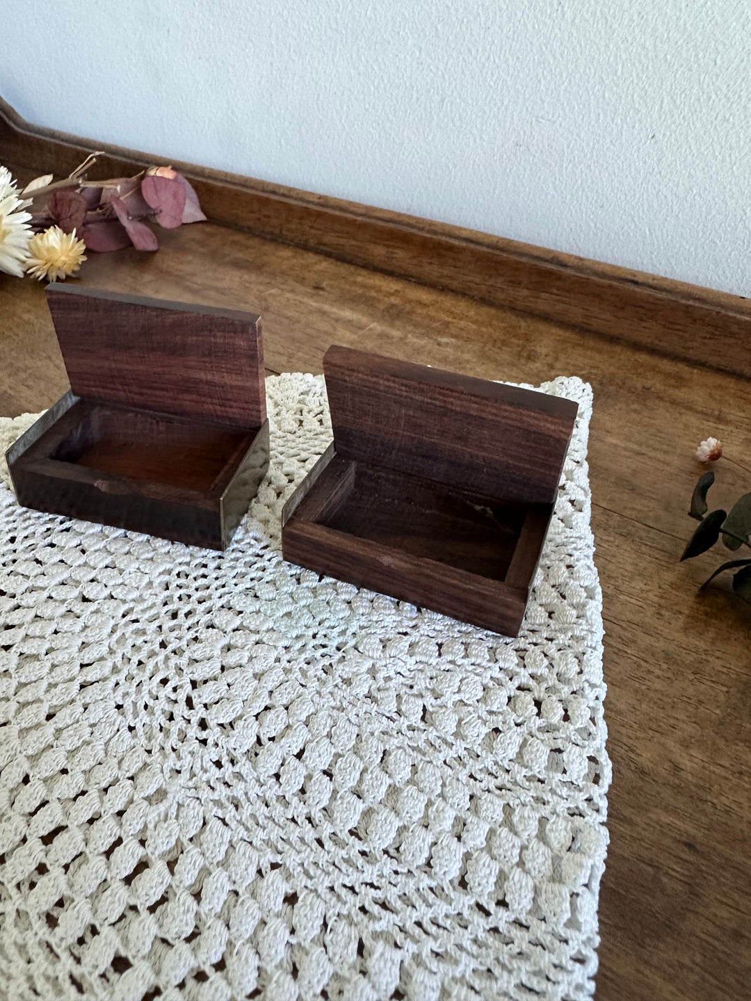 Boîtes en bois décorées de laiton taille mini