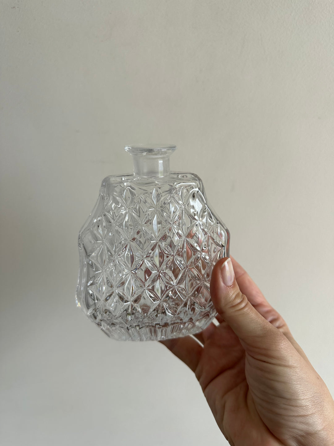 Flacon en verre moulé maxi bouchon