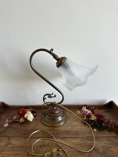Lampe col de cygne bois et laiton globe tulipe blanc
