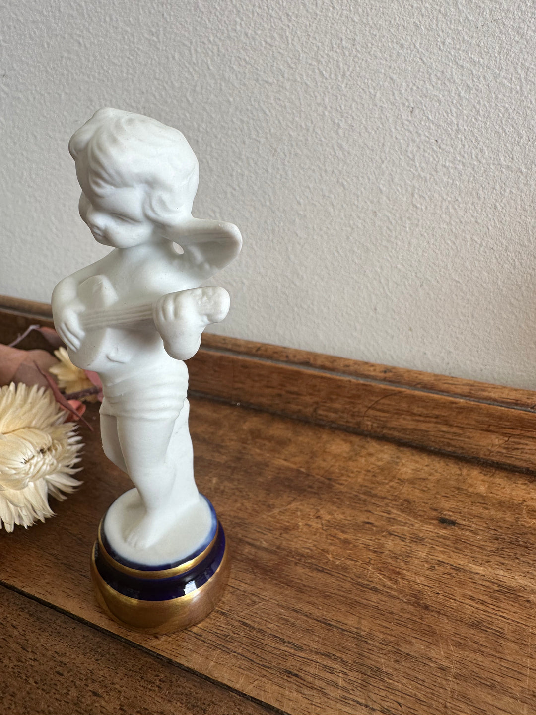 Angelots en biscuit et porcelaine de Limoges