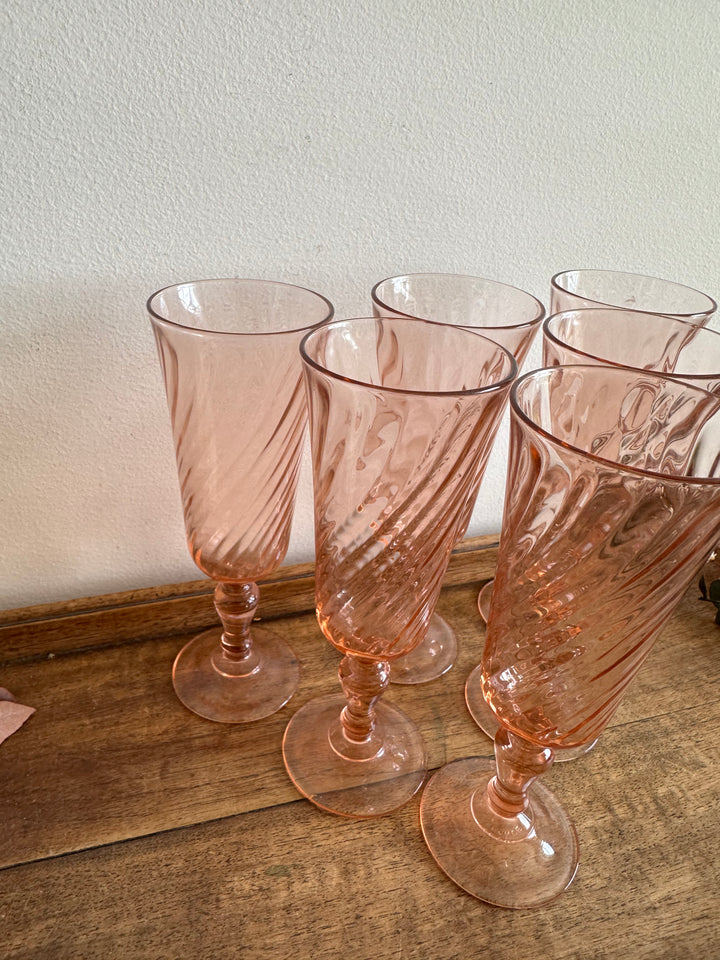 Flûtes à champagne en verre Rosaline sur pieds