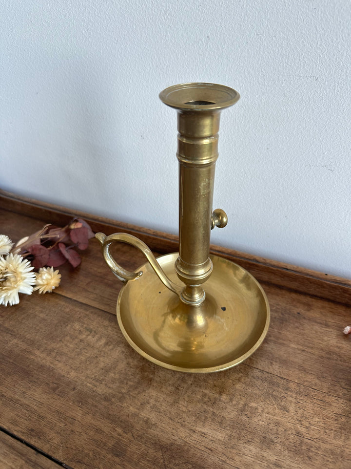 Bougeoir à poussoir en laiton doré