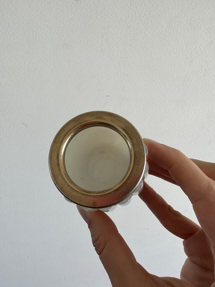 Pot en opaline cerclé de bronze doré