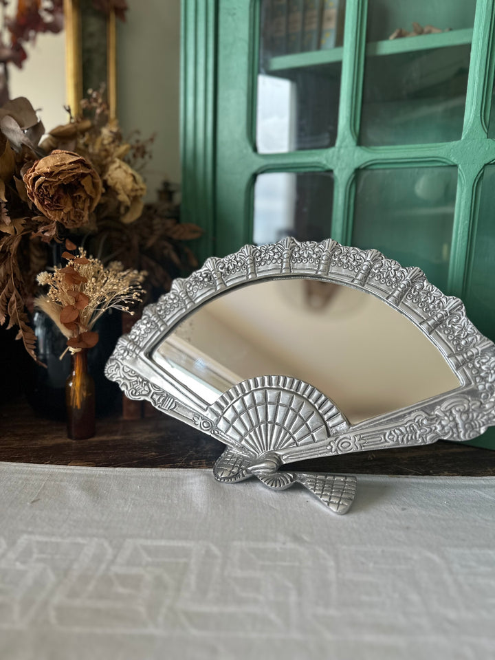 Miroir en forme d'éventail en étain années 80