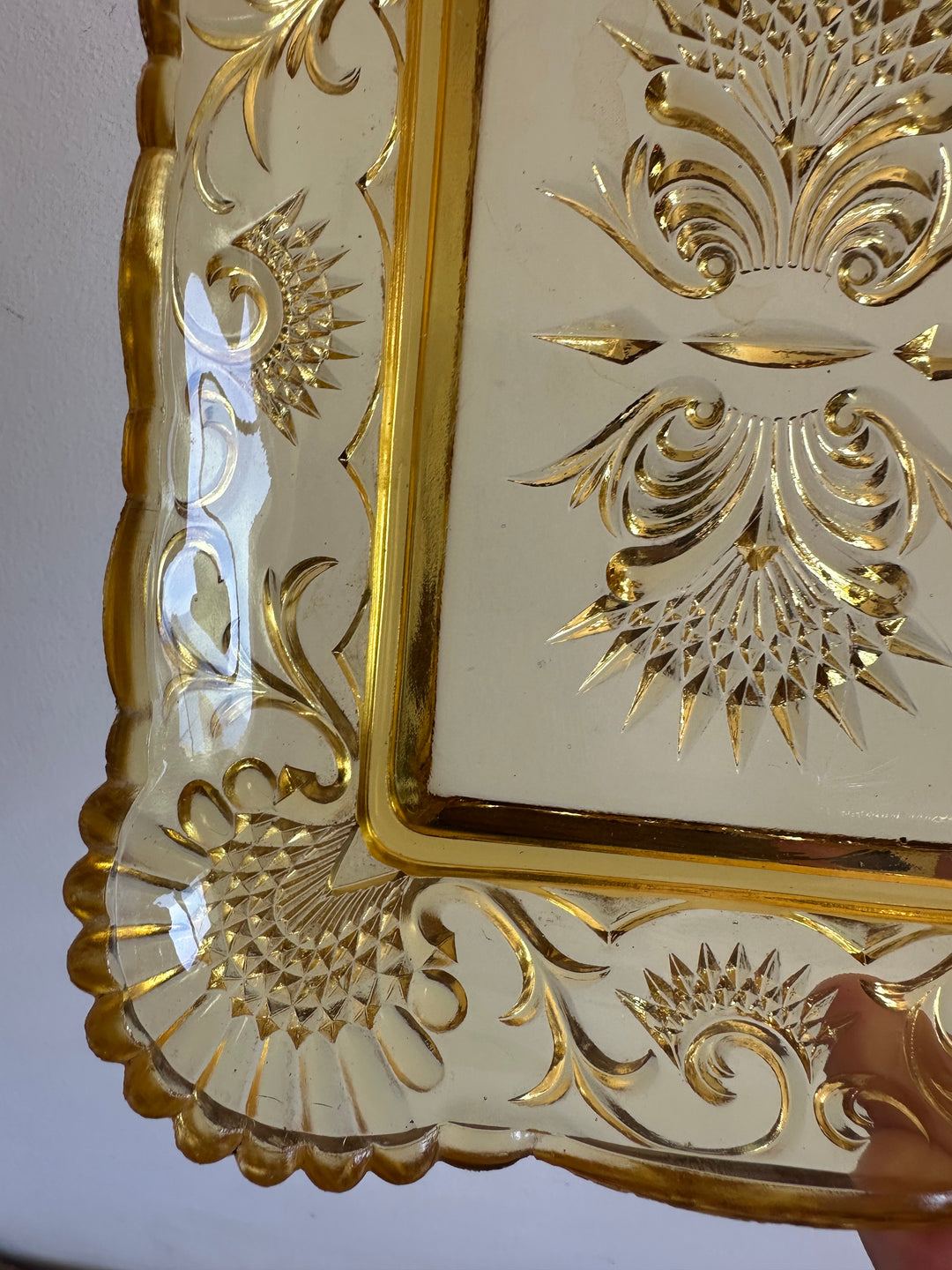 Plateau vide poche en verre taillé jaune