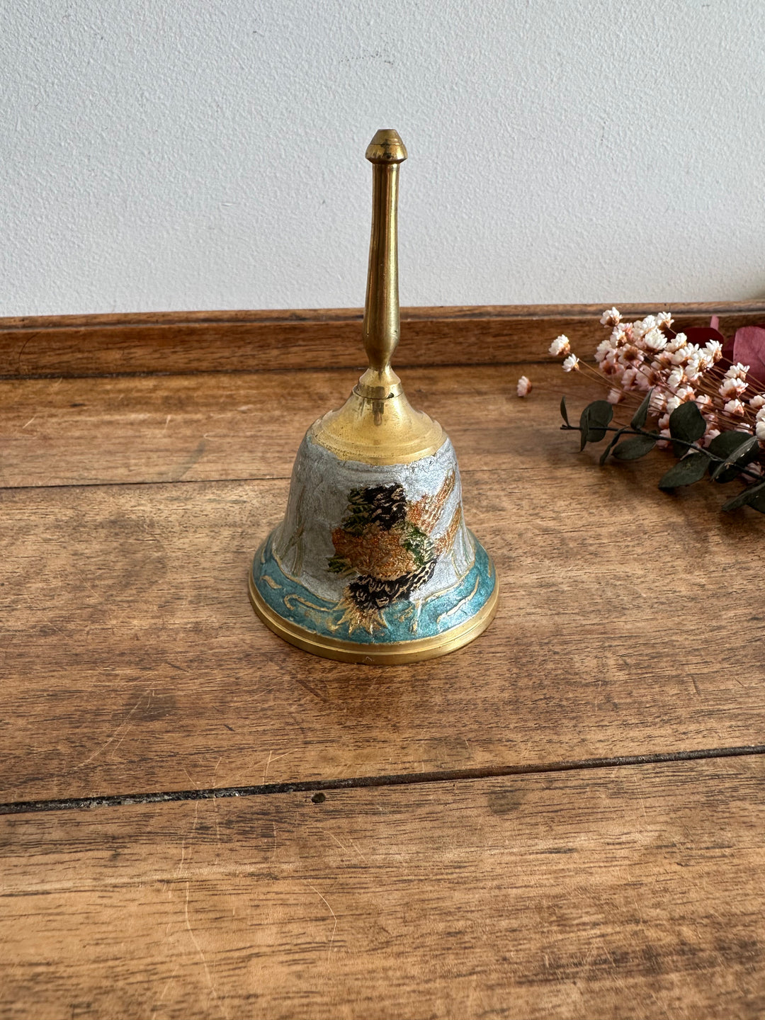 Cloche en laiton émaillé bleu et or canards