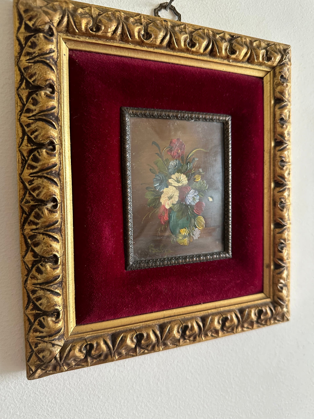 Peintures florales sur cuivre bordure velours rouge cadre carré