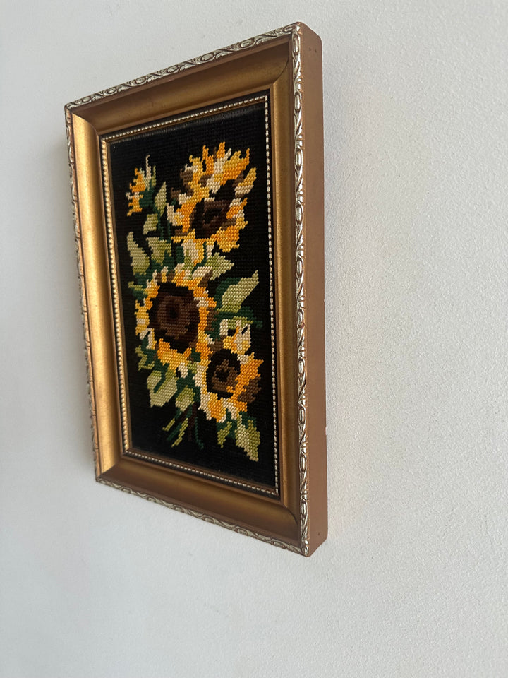 Broderie au point de croix motifs tournesols