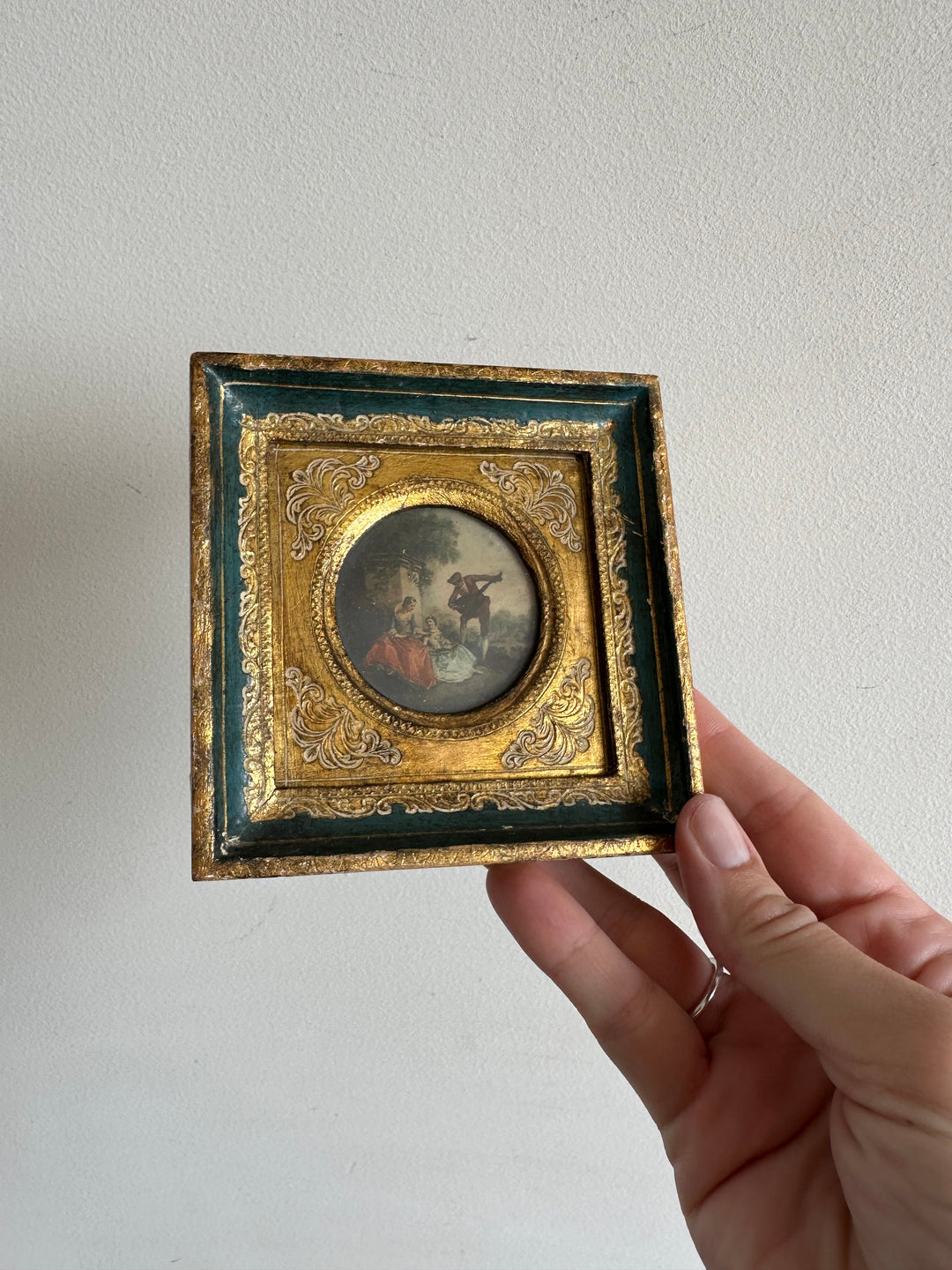 Représentation sérénade d'époque cadre en bois doré florentin