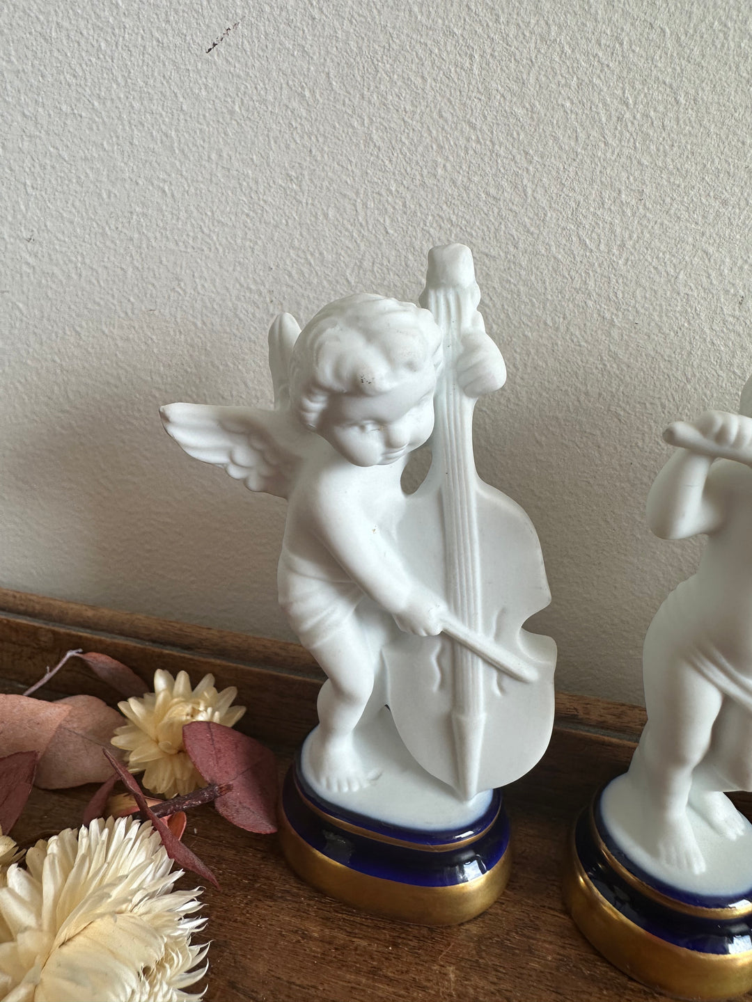 Angelots en biscuit et porcelaine de Limoges