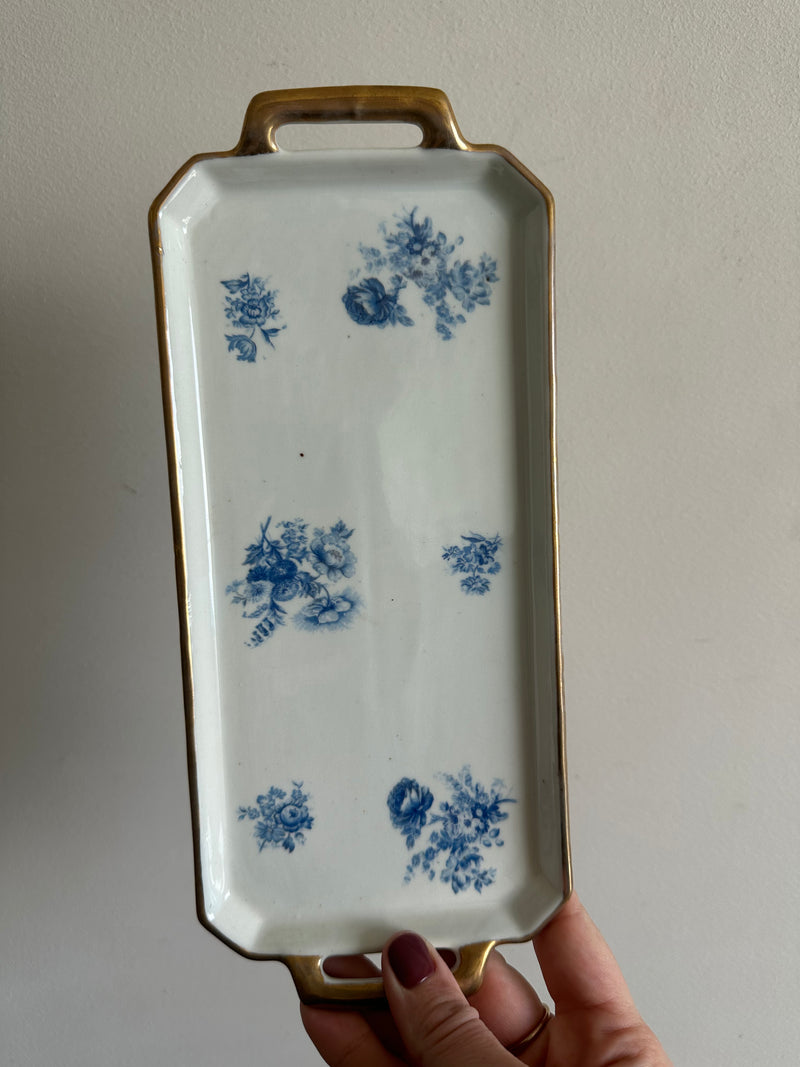 Plateau de service en porcelaine petites fleurs bleues années 50 signées Denbac