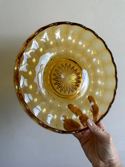 Saladier en verre moulé ambré années 60