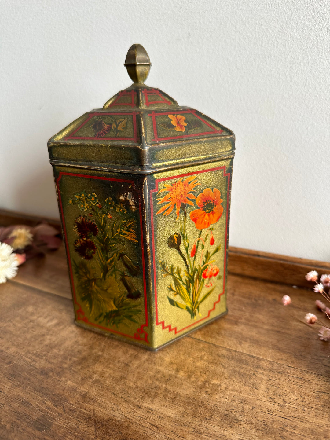 Boite en métal très ancienne motifs fleuris