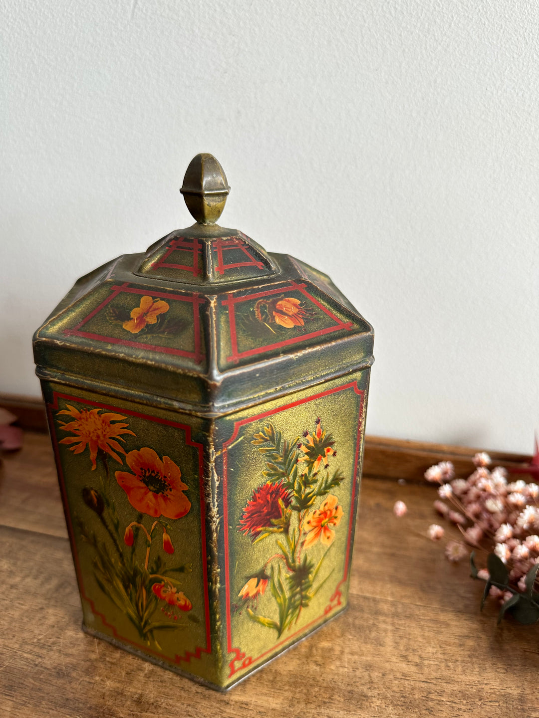 Boite en métal très ancienne motifs fleuris