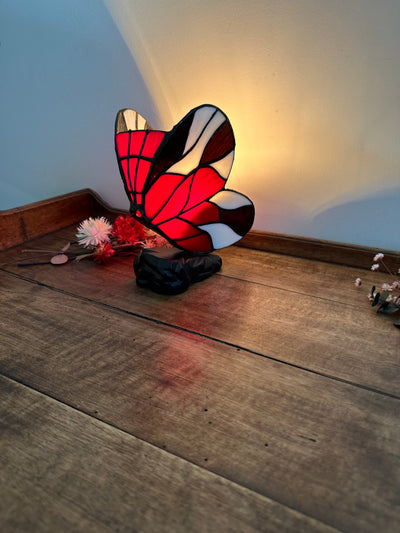 Lampe papillon à poser pâte de verre rouge et noire