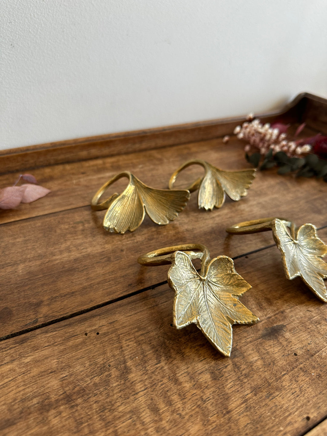 Ronds de serviettes en laiton doré motifs feuilles de chêne