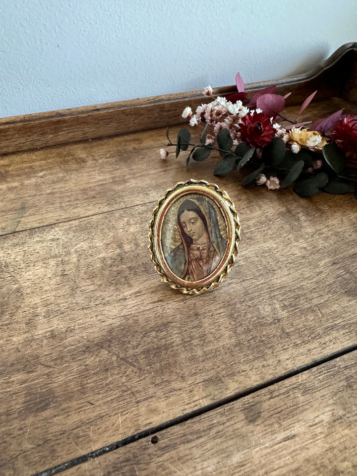 Médaillon à poser de la Vierge cerclé de métal doré