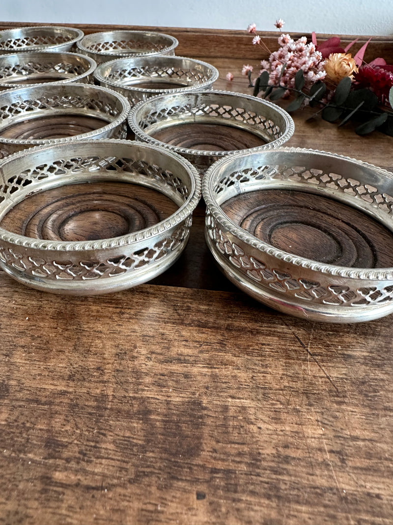 Sous-verres en bois cerclé de métal argenté