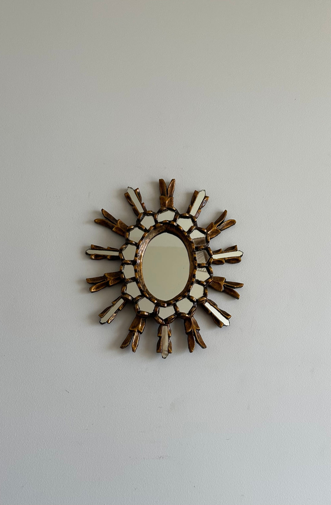 Miroir en bois doré en étoile