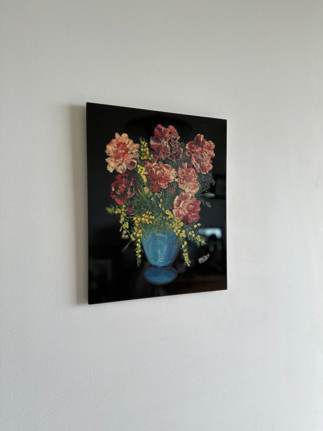 Peinture bouquet de fleurs signée sur plaque de céramique vitrée noire