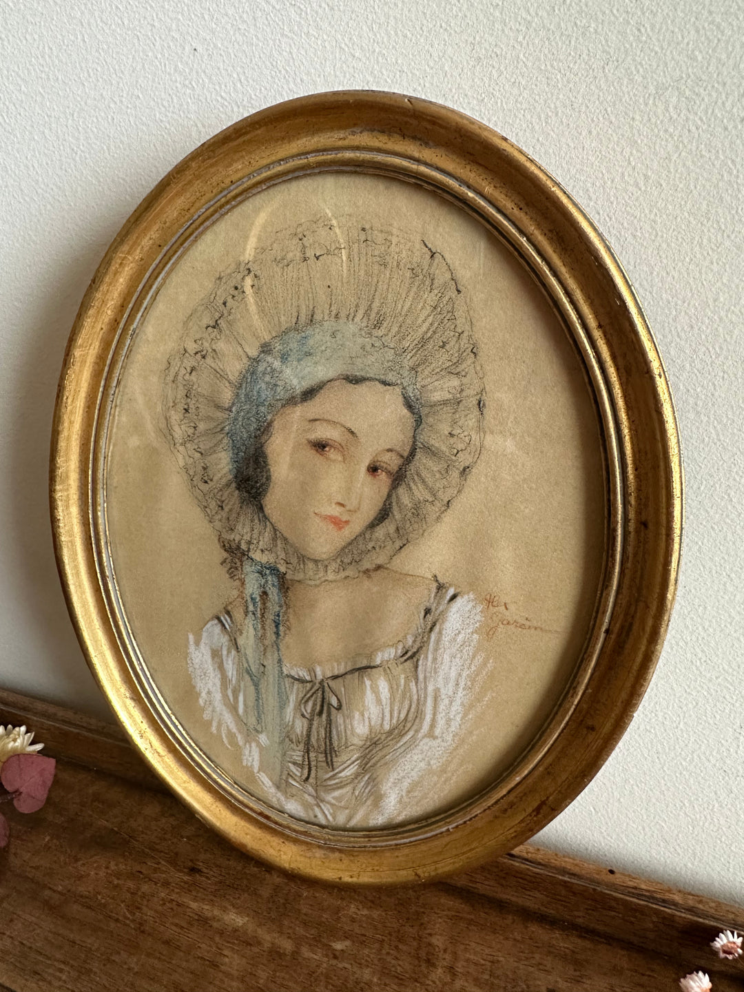 Dessin au fusain signé encadré bois doré ovale