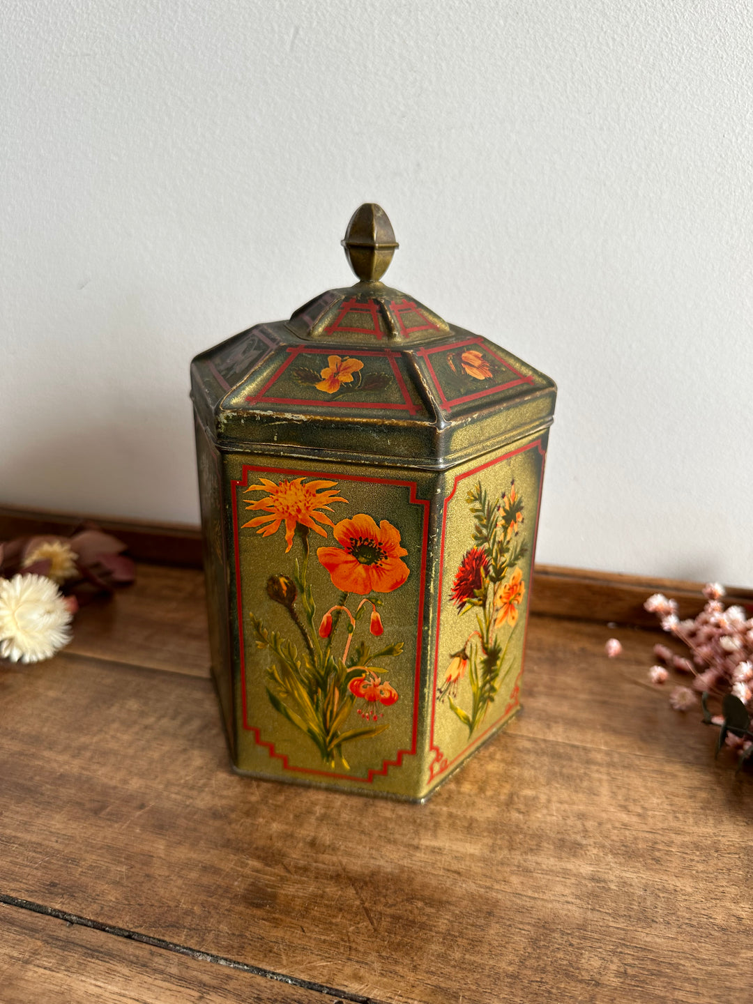 Boite en métal très ancienne motifs fleuris