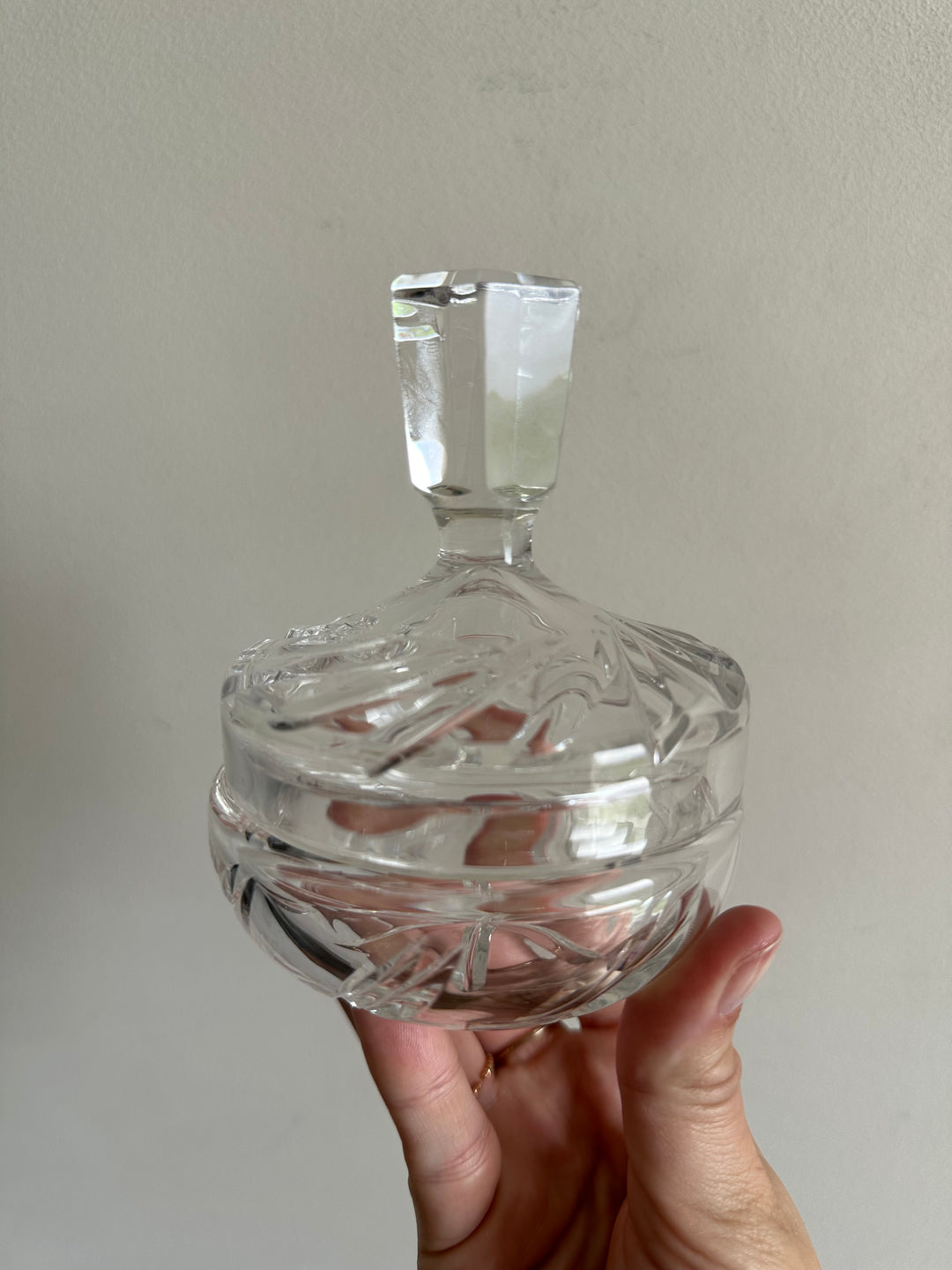 Bonbonnière en cristal moulé