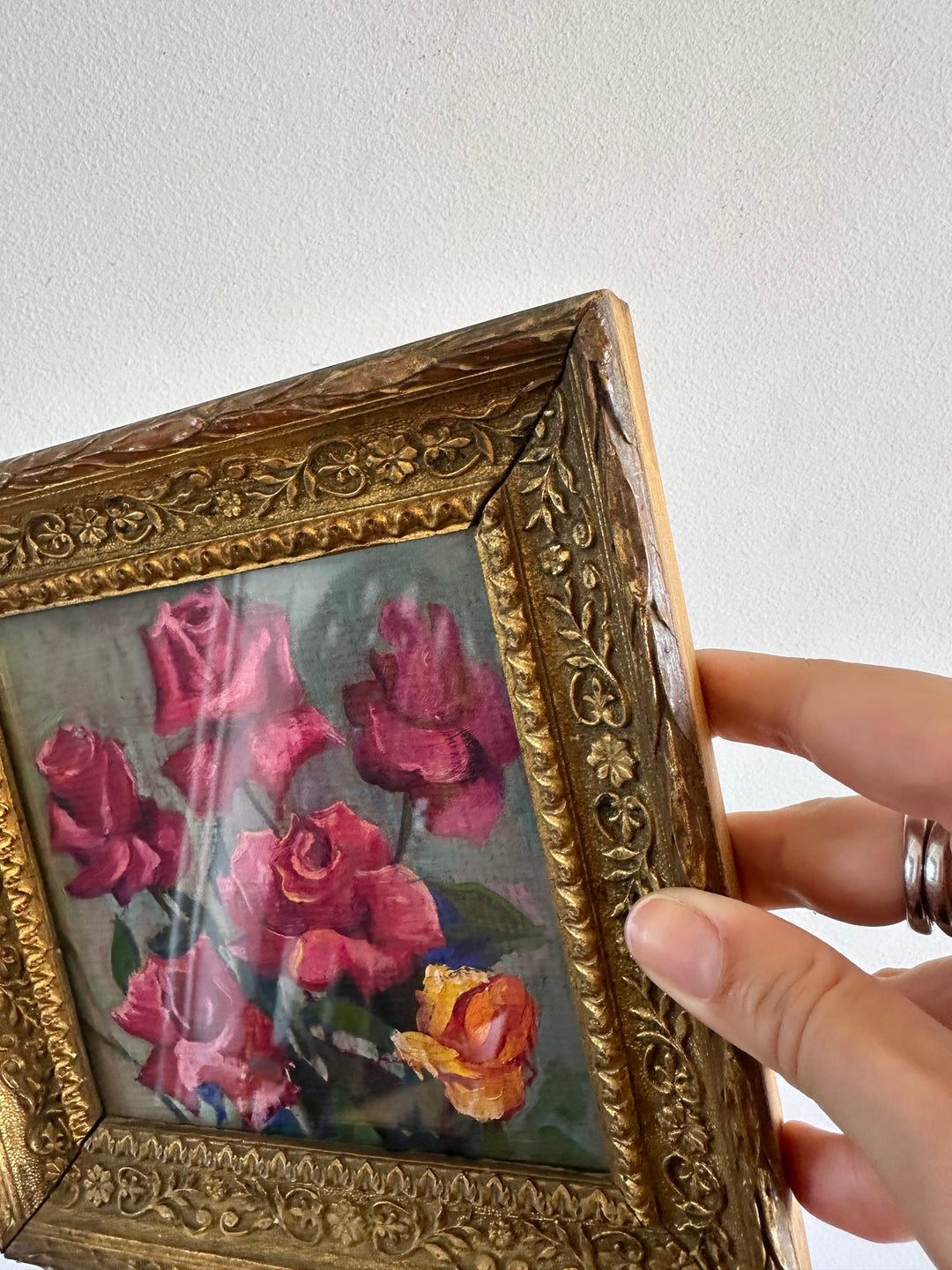 Peinture à l'huile roses sur fond gris cadre napoléon III