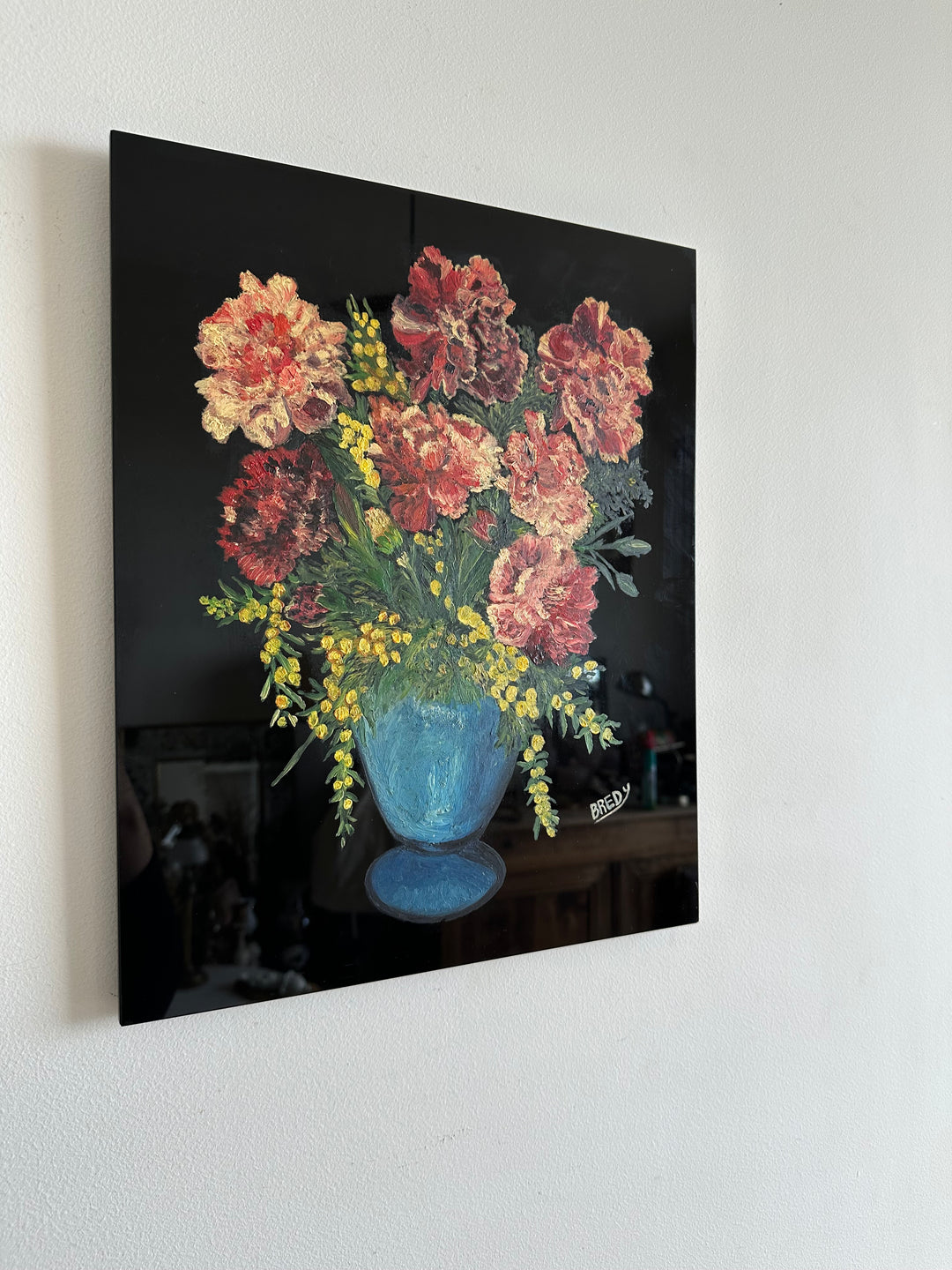 Peinture bouquet de fleurs signée sur plaque de céramique vitrée noire
