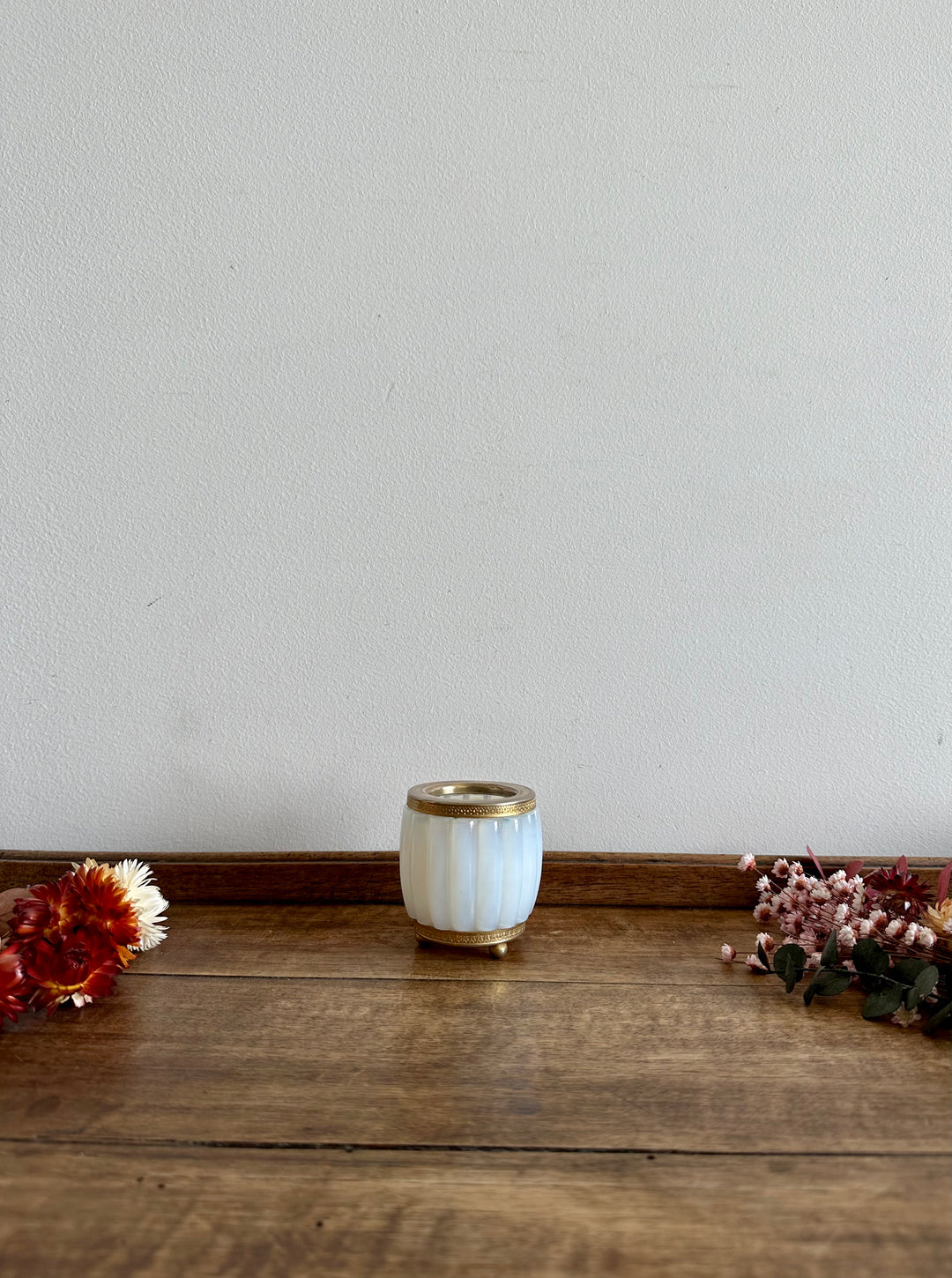 Pot en opaline cerclé de bronze doré