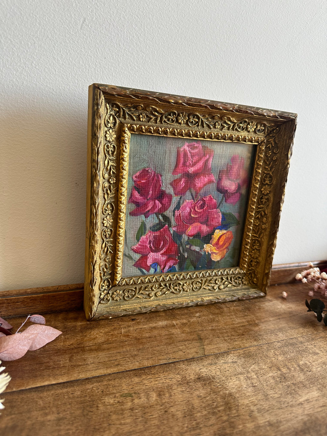 Peinture à l'huile roses sur fond gris cadre napoléon III