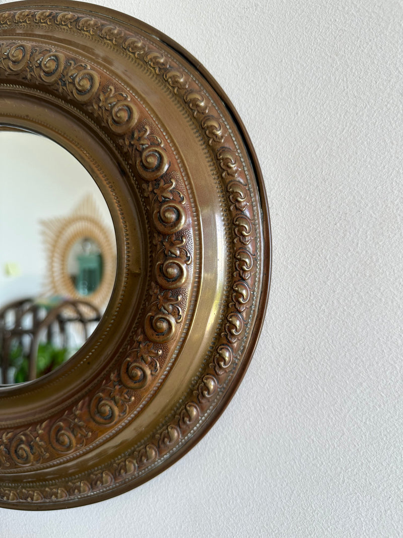 Miroir ovale en cuivre martelé