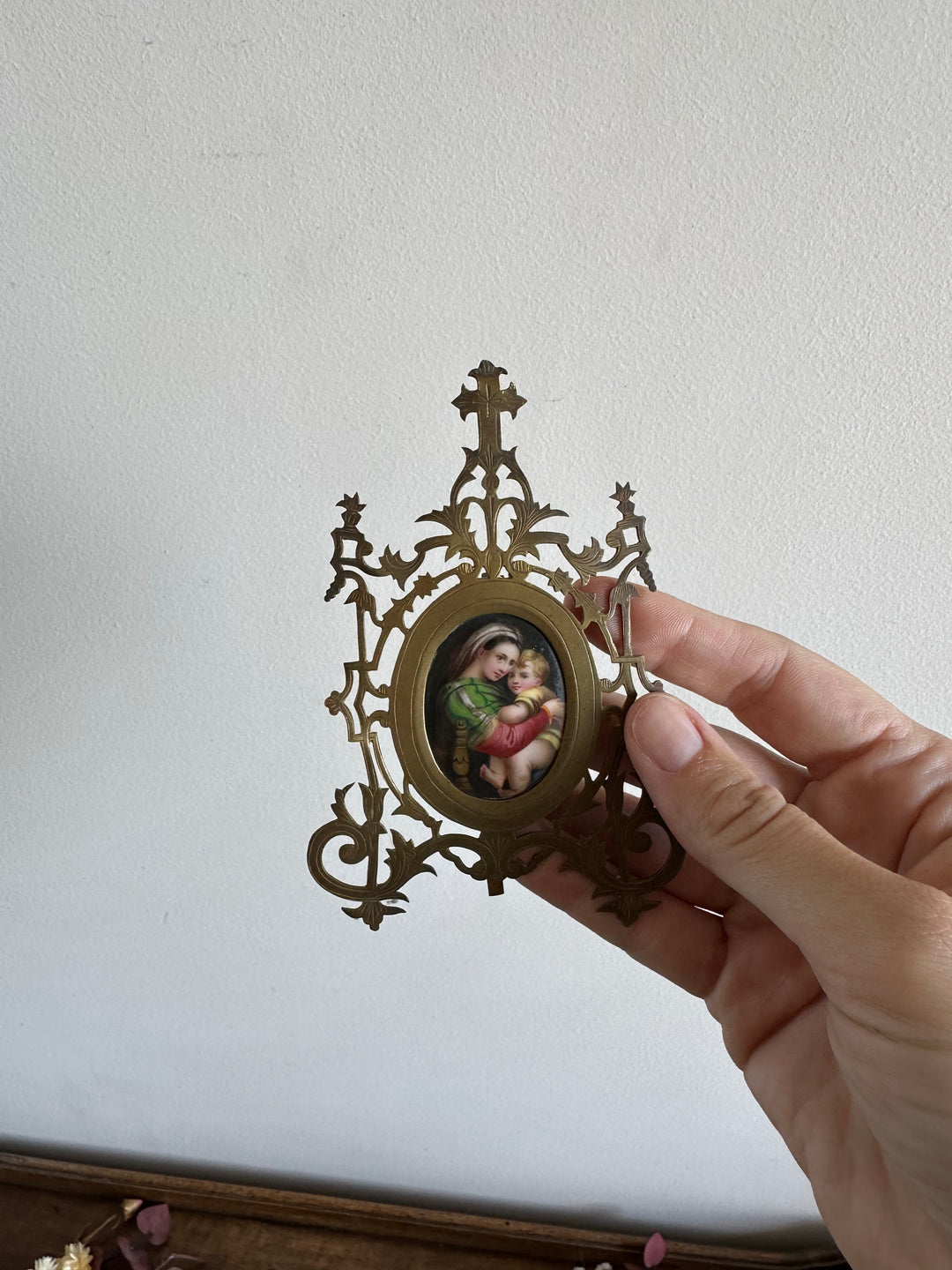 Autel de voyage religieux sur porcelaine structure en laiton