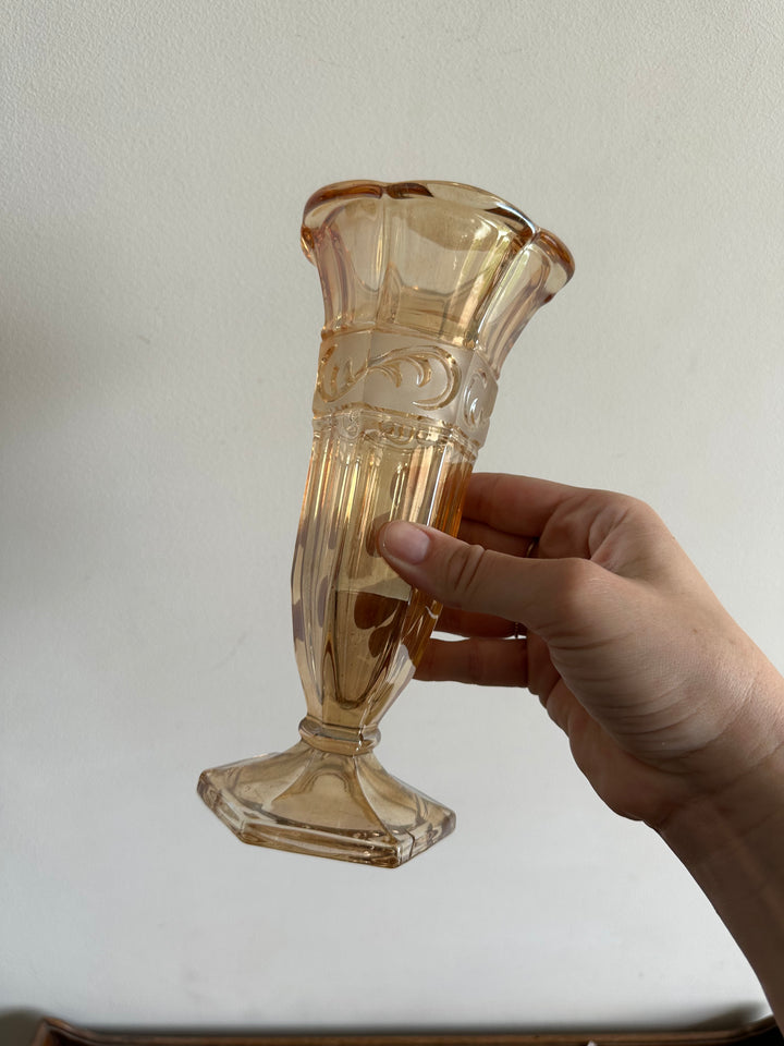 Vase soliflore en verre irisé orangé