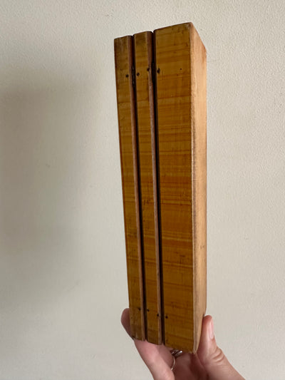 Porte plume d'écolier en bois motifs géométriques