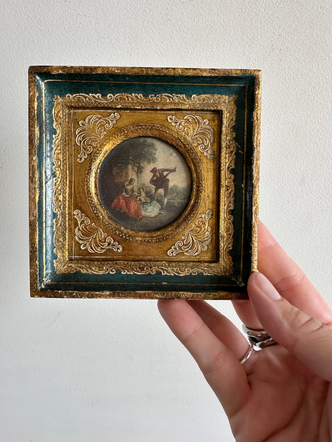 Représentation sérénade d'époque cadre en bois doré florentin