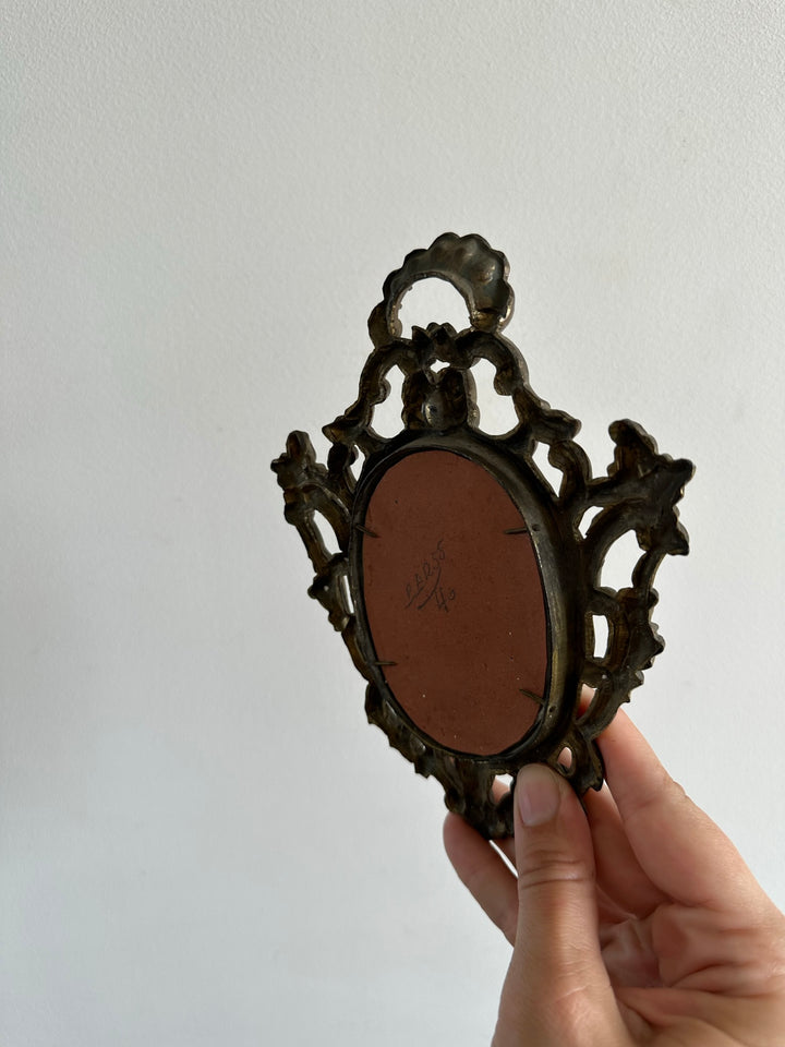 Cadre travaillé baroque en laiton doré