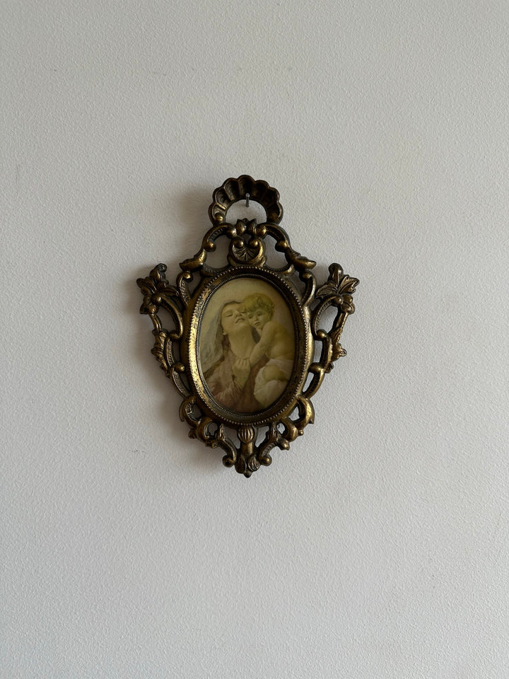 Cadre travaillé baroque en laiton doré