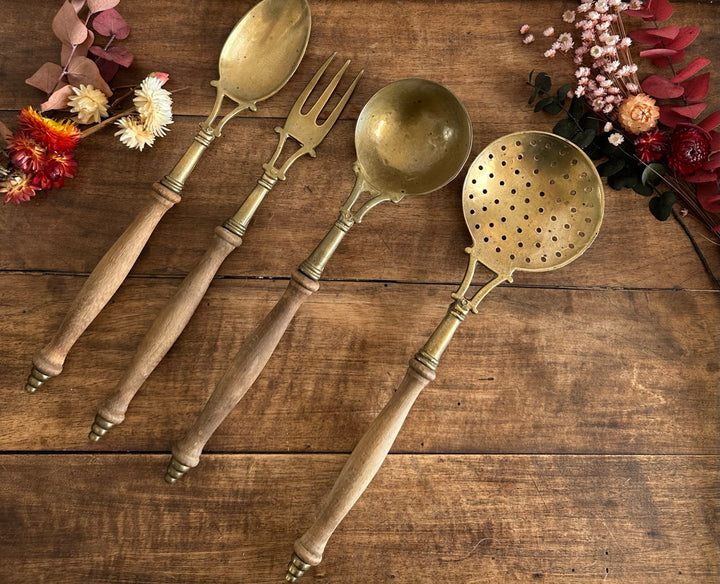 Couverts en laiton et manches en bois x 4