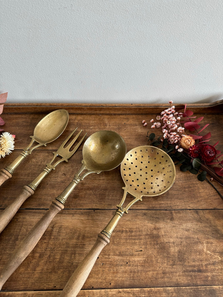 Couverts en laiton et manches en bois x 4