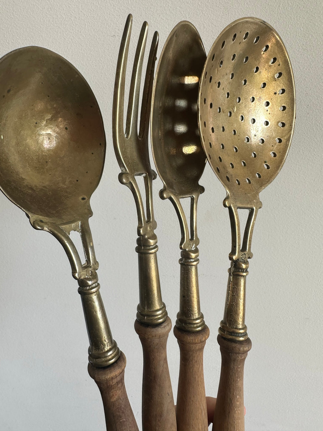 Couverts en laiton et manches en bois x 4