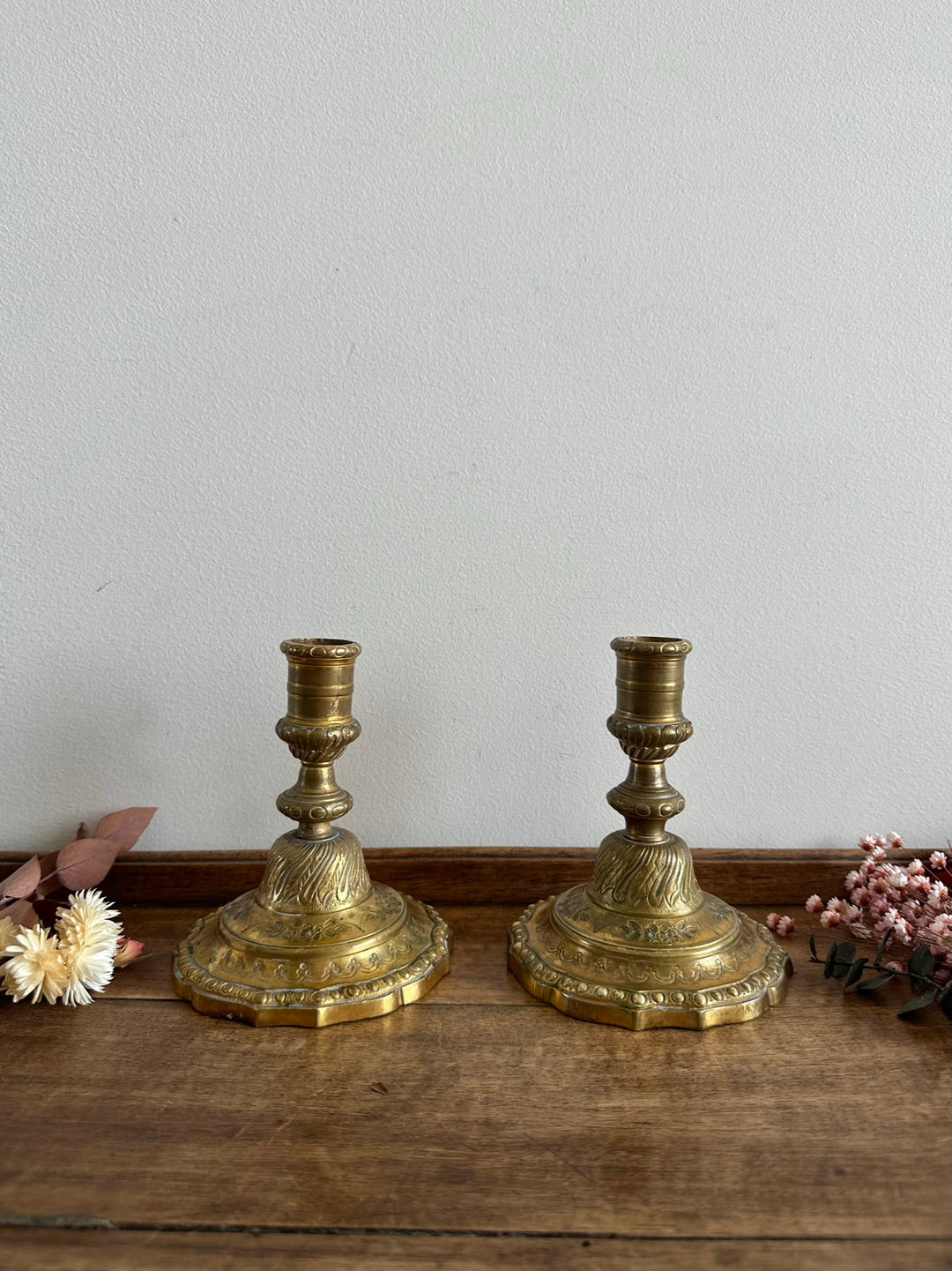 Bougeoir en laiton doré à base large