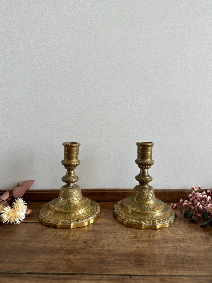 Bougeoir en laiton doré à base large