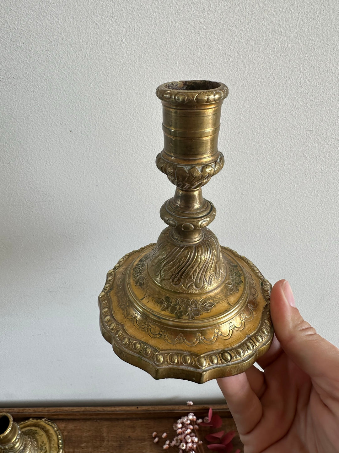 Bougeoir en laiton doré à base large