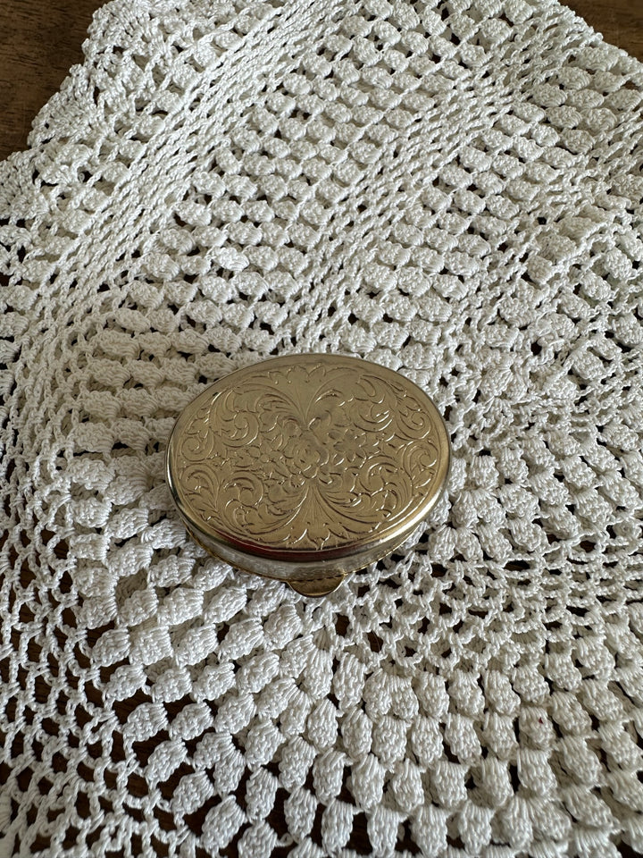 Bijoux et piluliers anciens