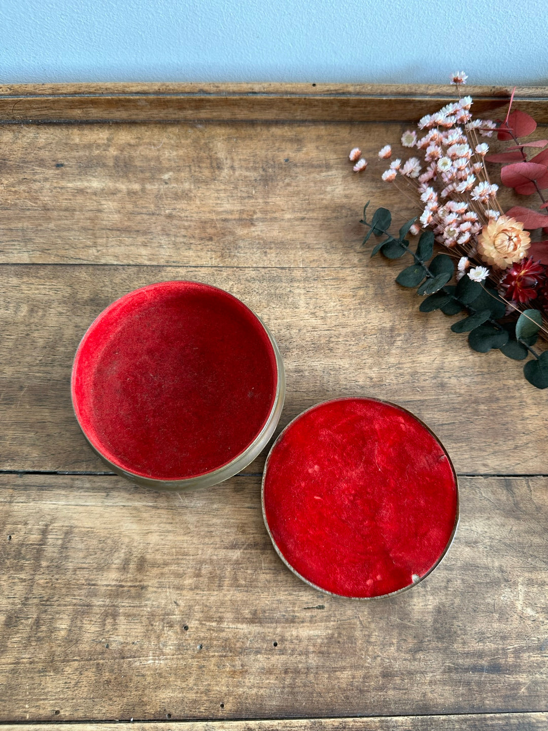 Bonbonnière en laiton couvercle brodé