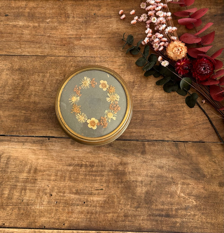 Bonbonnière en laiton couvercle brodé