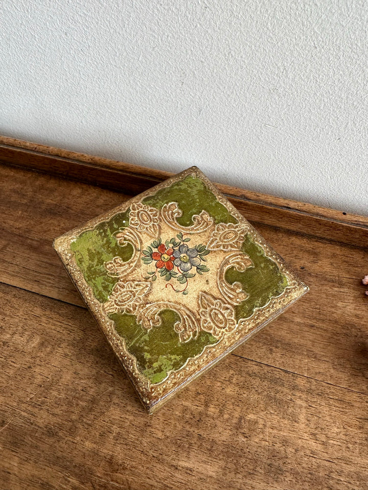 Boite en bois carrée style florentin taille mini